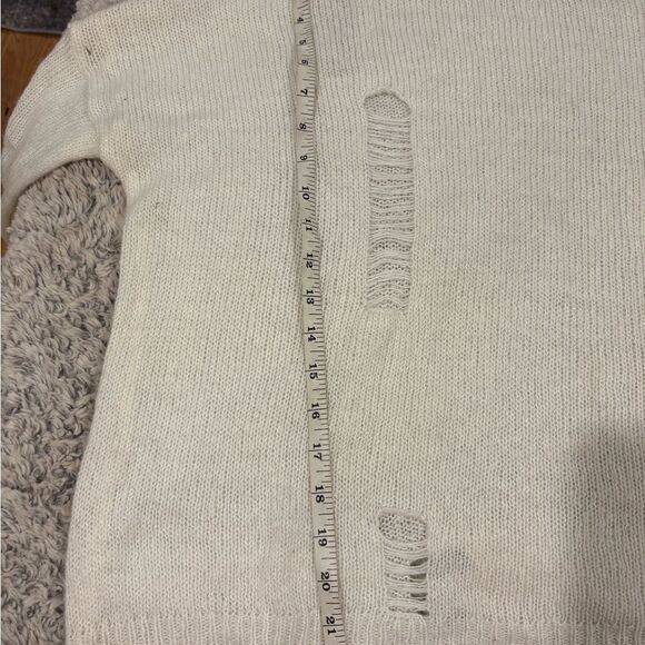 Elegant White Sweater - Picture 4 of 4